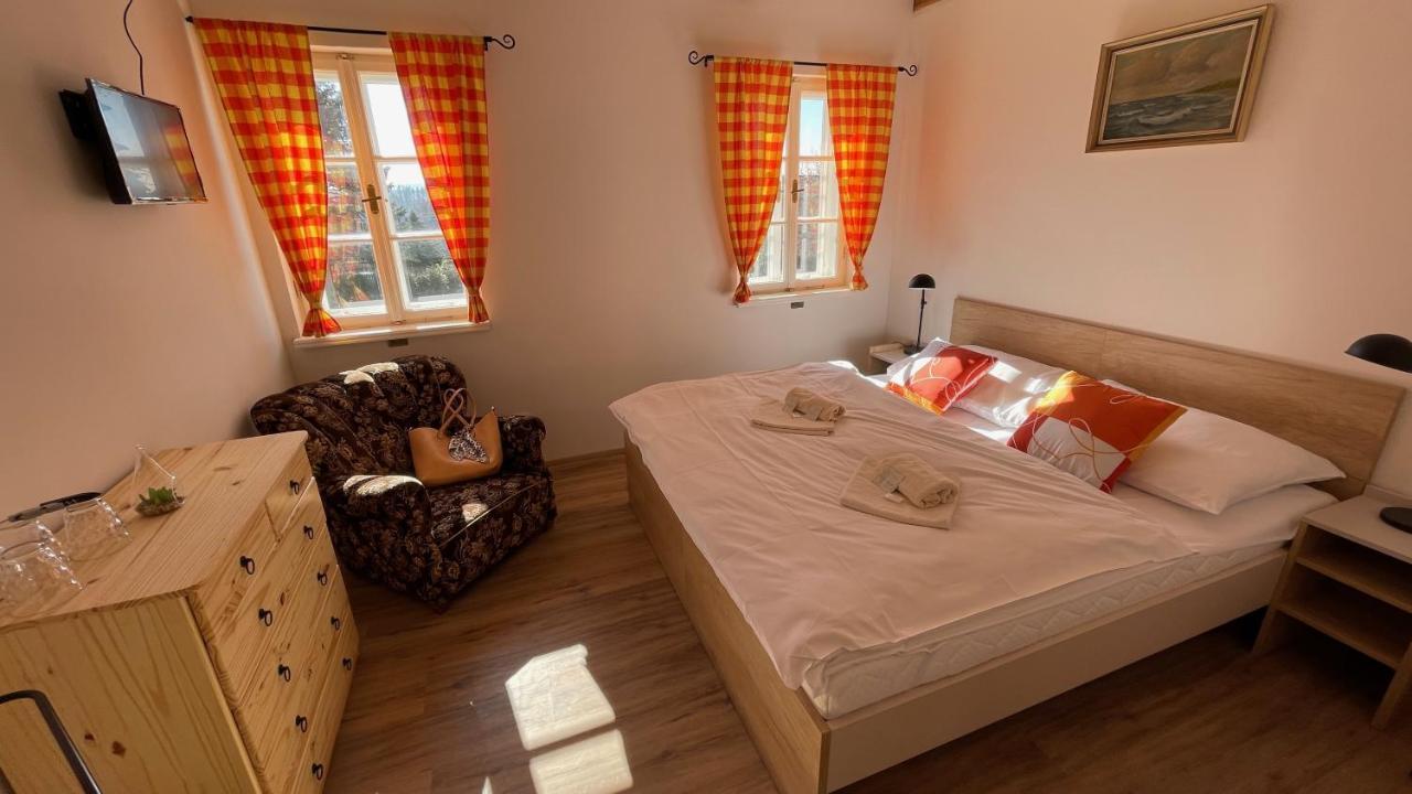 Penzion Pod Devítkou Hřensko Exterior foto